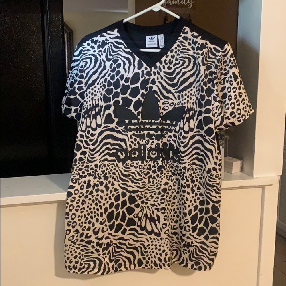 Women’s Adidas animal print outfit Size Large